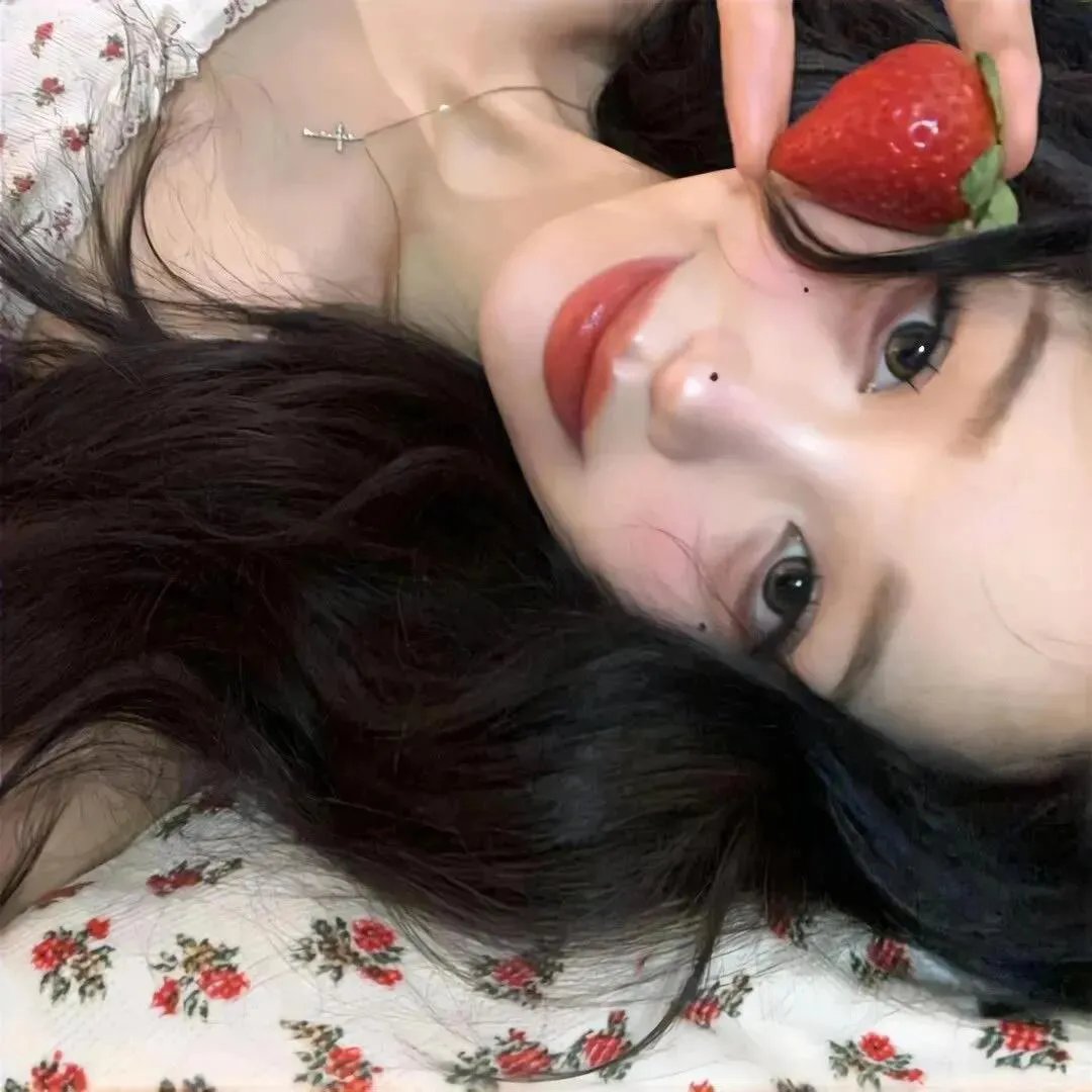 潇洒佳人淡淡妆